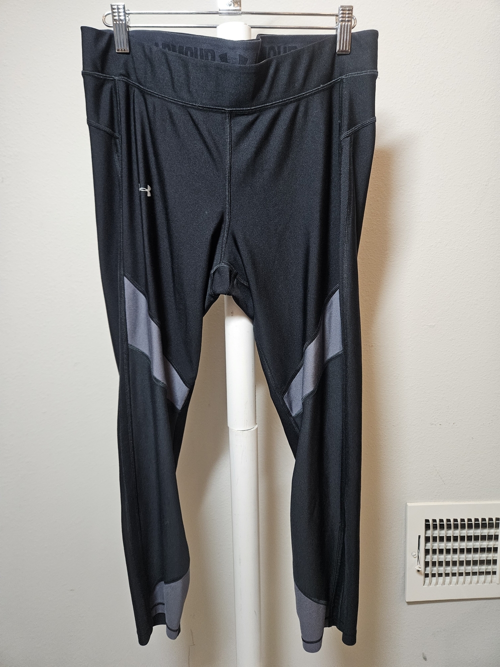 Under Armour XL Black Jogger Training Tights with Gray Panels